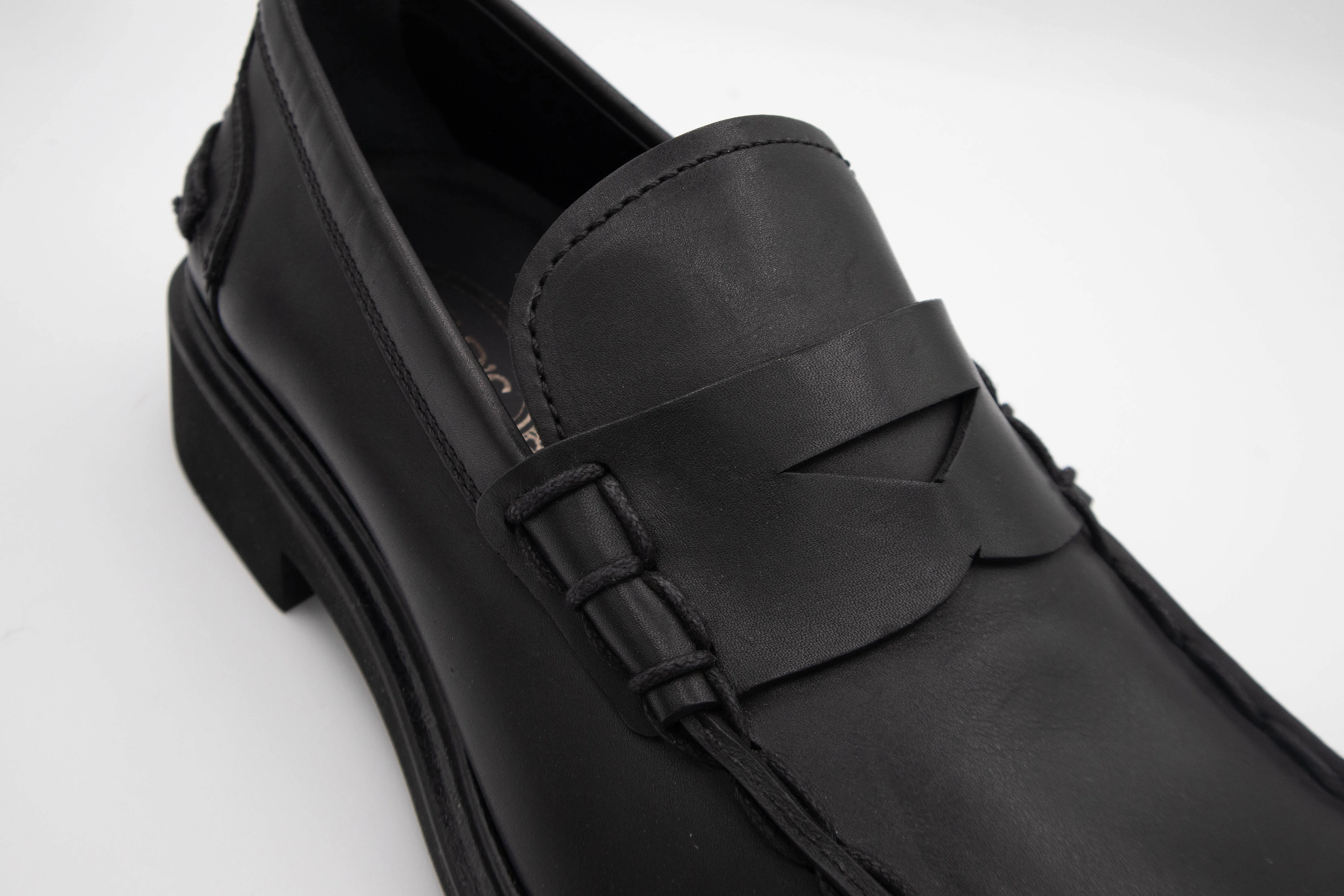 Tods Mens Leather Loafers in Black